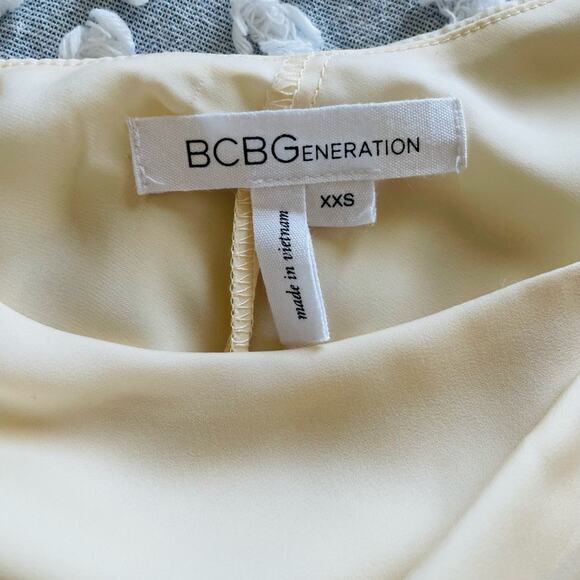 BCBGeneration - One Shoulder Flowy Top size XXS - Picture 6 of 7